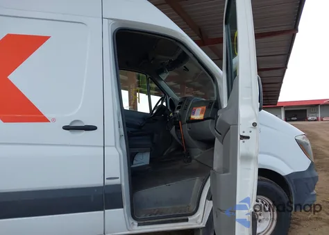 2015 Mercedes-Benz Sprinter 2500 High Roof z USA, uszkodzony, nr VIN WD3PE8DB5FP122860